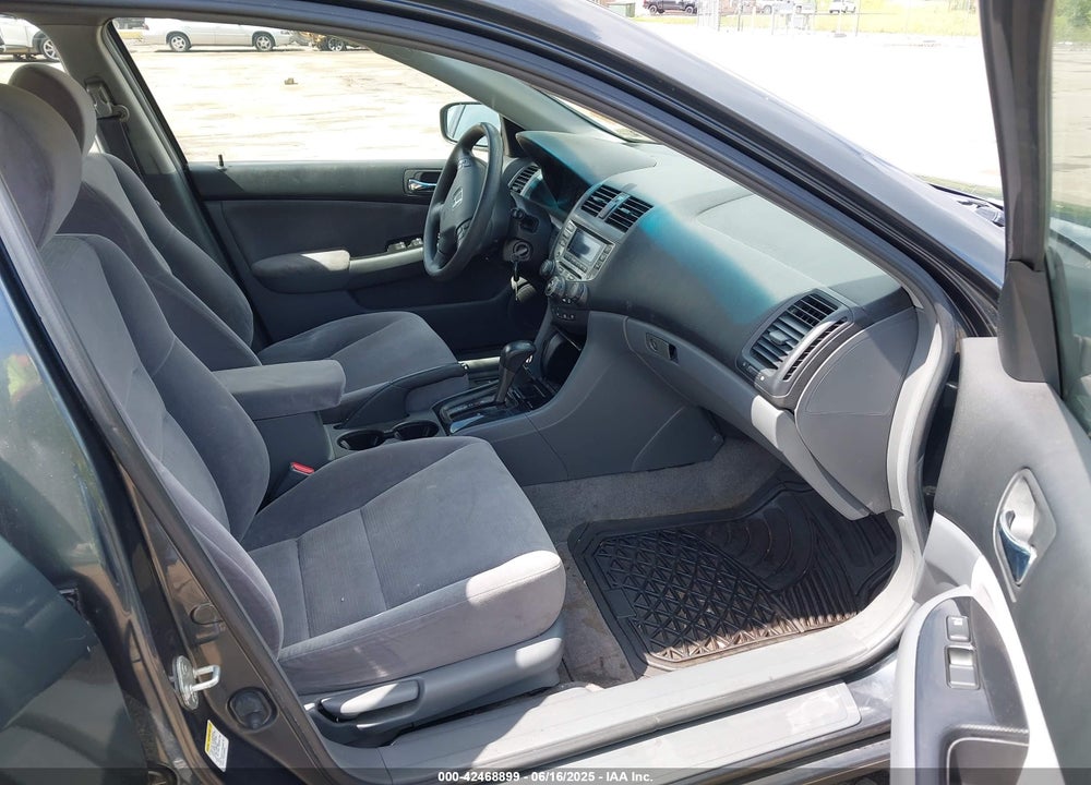 2007 HONDA ACCORD VIN: JHMCM563X7C017153