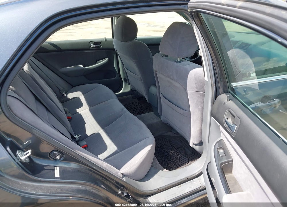 2007 HONDA ACCORD VIN: JHMCM563X7C017153