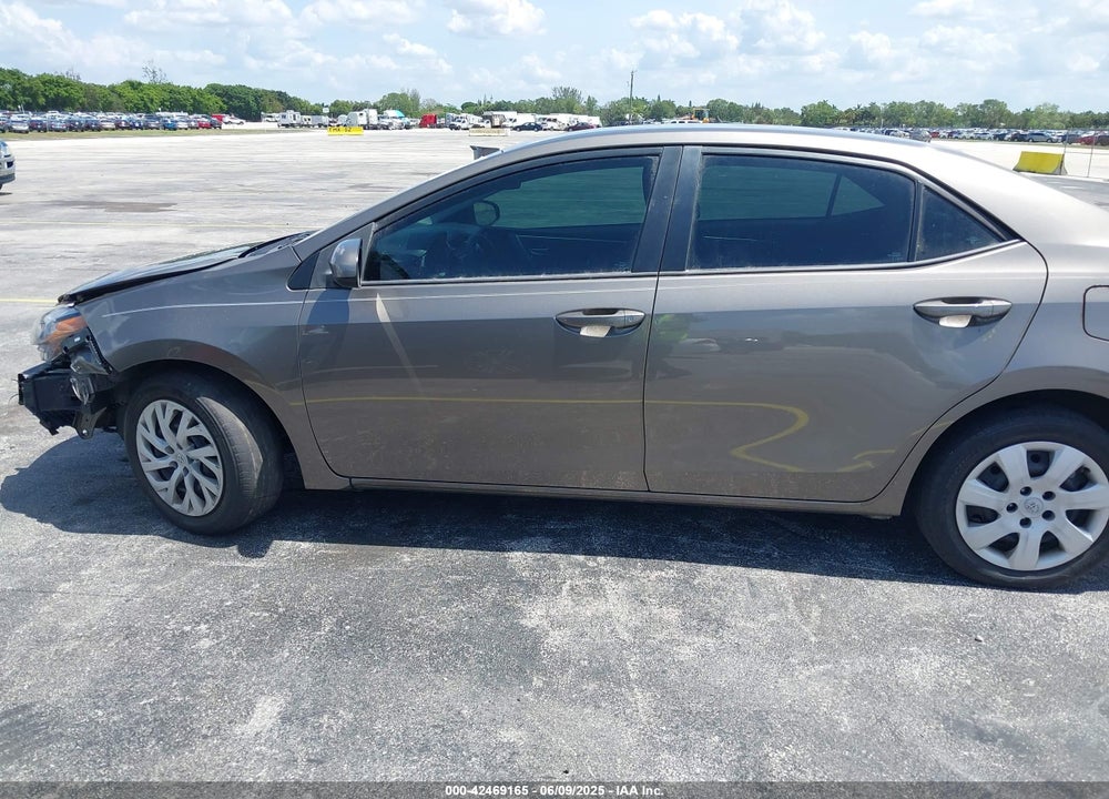 2018 TOYOTA COROLLA LE VIN: 2T1BURHE9JC028064