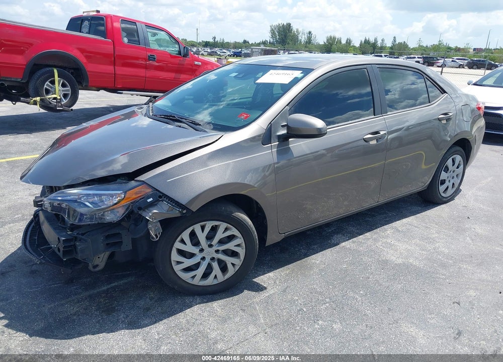 2018 TOYOTA COROLLA LE VIN: 2T1BURHE9JC028064