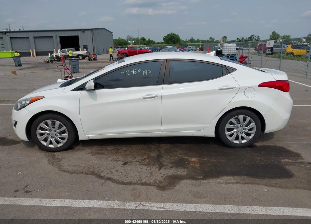 2012 HYUNDAI ELANTRA VIN: 5NPDH4AE6CH143568