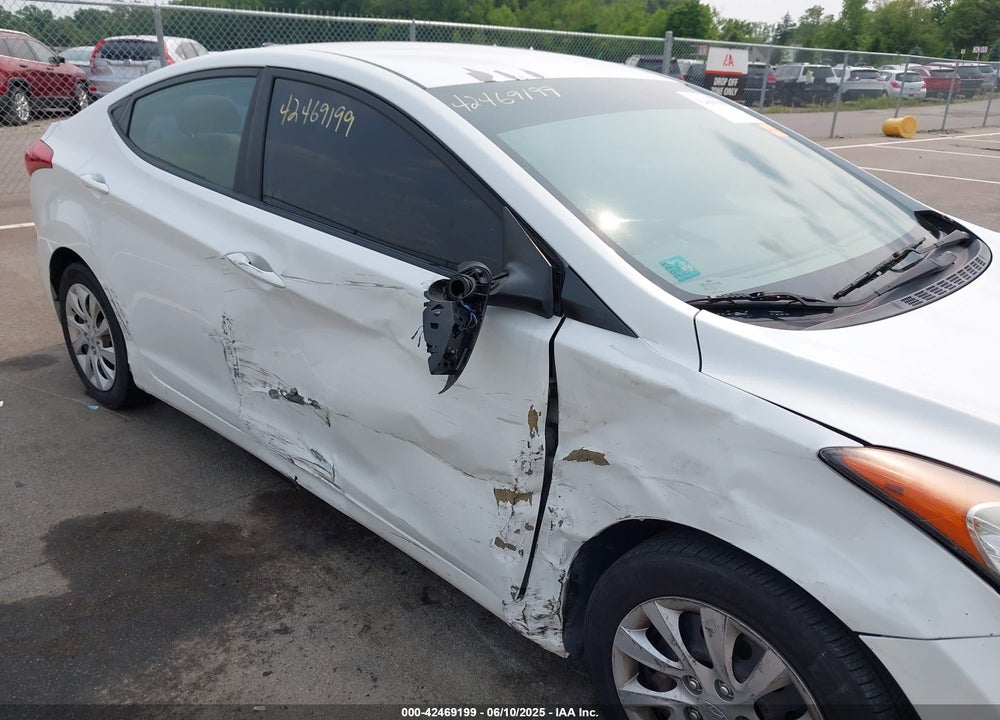 2012 HYUNDAI ELANTRA VIN: 5NPDH4AE6CH143568