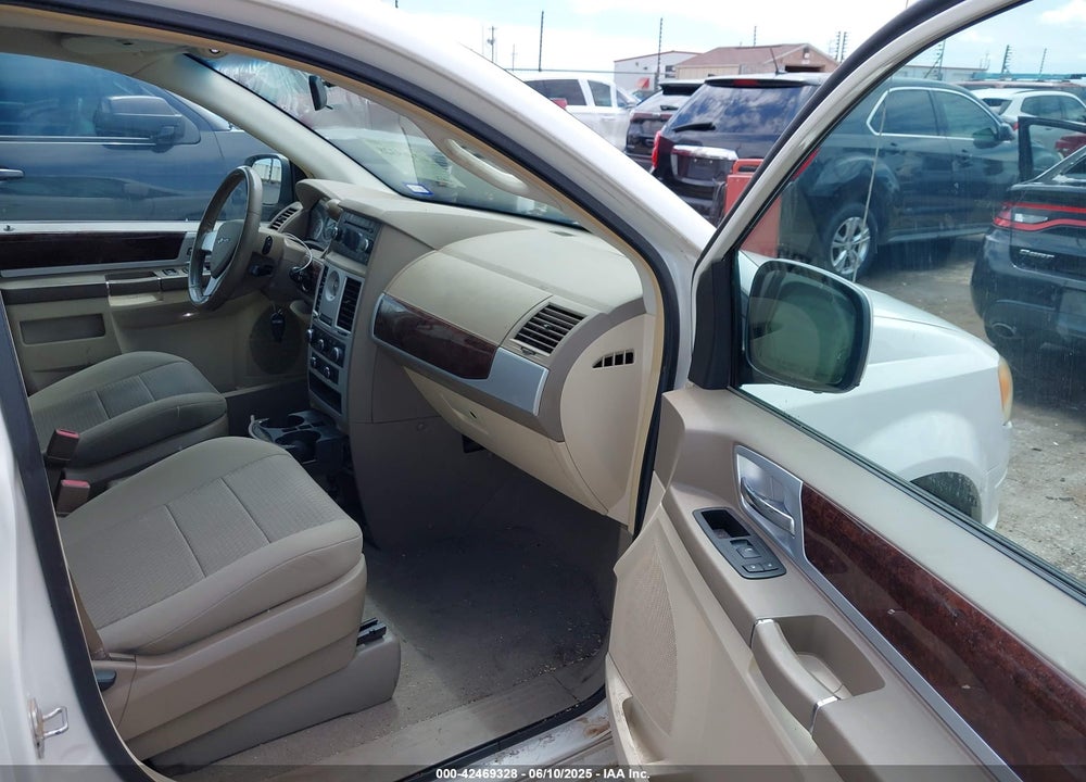 2010 CHRYSLER TOWN & COUNTRY TOURING VIN: 2A4RR5D11AR162735
