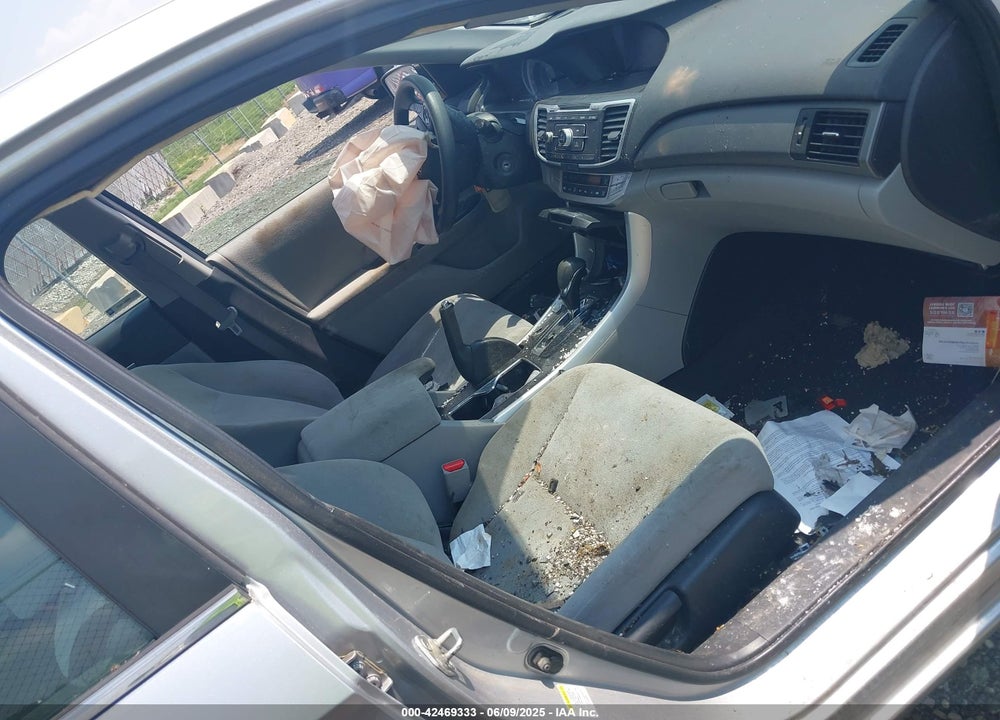 2013 HONDA ACCORD VIN: 1HGCR2F33DA096448