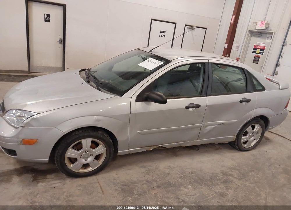 2005 FORD FOCUS VIN: 1FAFP34N25W139215