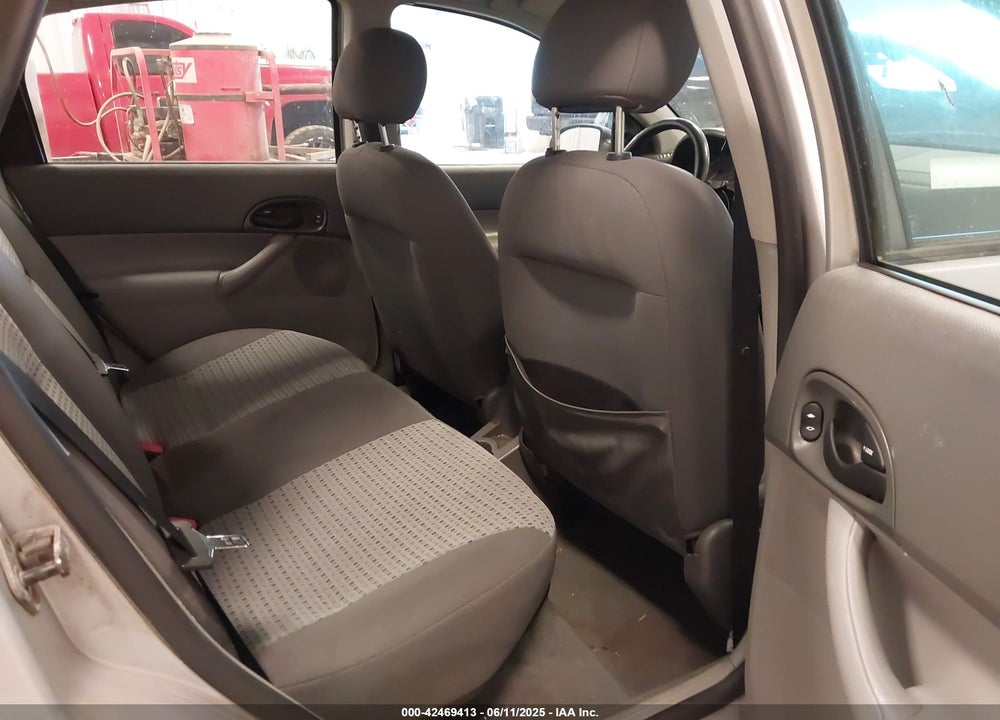 2005 FORD FOCUS VIN: 1FAFP34N25W139215