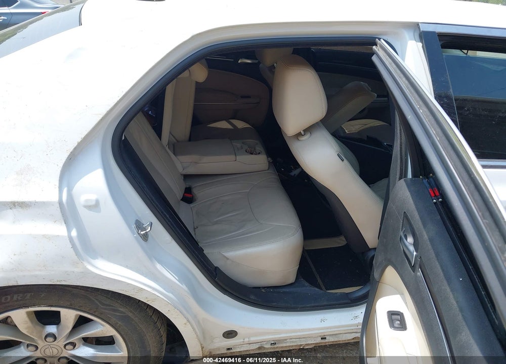 2016 CHRYSLER 300 VIN: 2C3CCAAG0GH243324