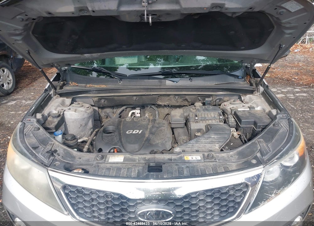 2013 KIA SORENTO VIN: 5XYKU3A62DG371176
