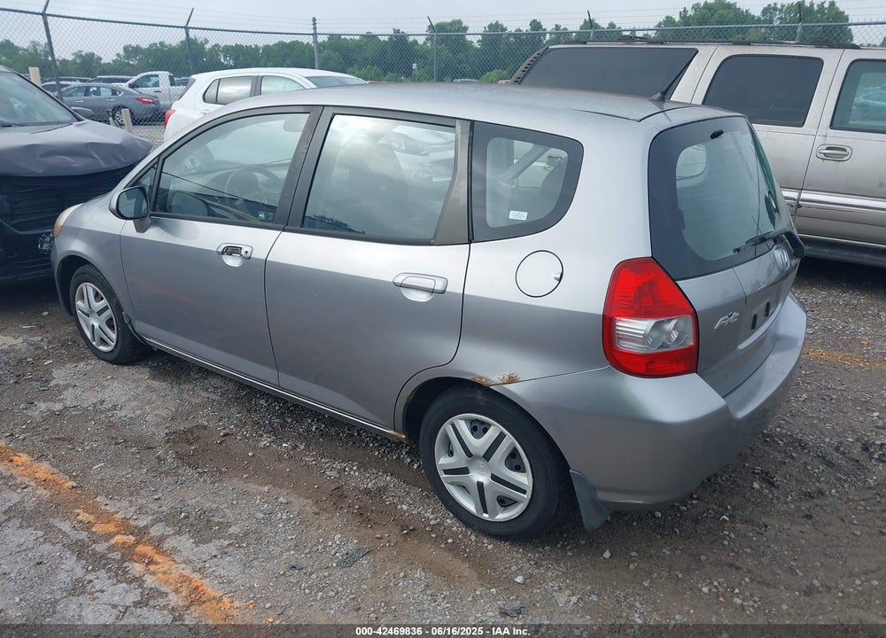 2007 HONDA FIT VIN: JHMGD38437S017433