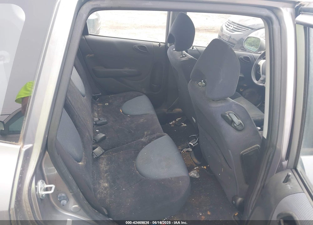 2007 HONDA FIT VIN: JHMGD38437S017433