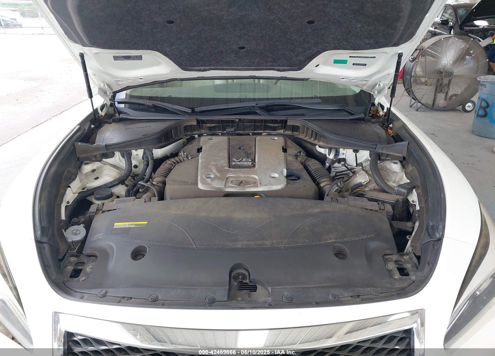 2018 INFINITI Q70L VIN: JN1BY1PP4JM330361