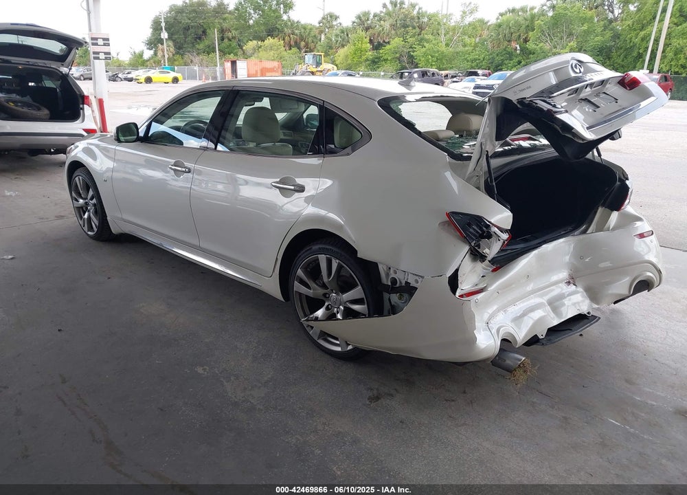 2018 INFINITI Q70L VIN: JN1BY1PP4JM330361