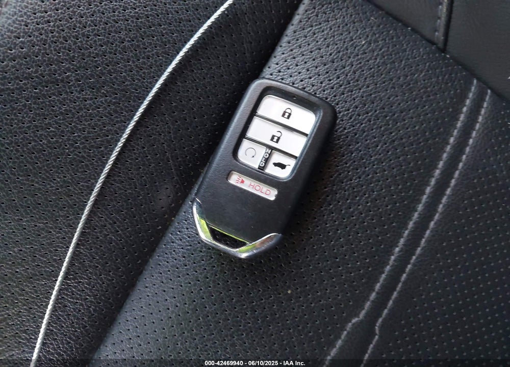 2017 HONDA CR-V VIN: 2HKRW2H90HH608037