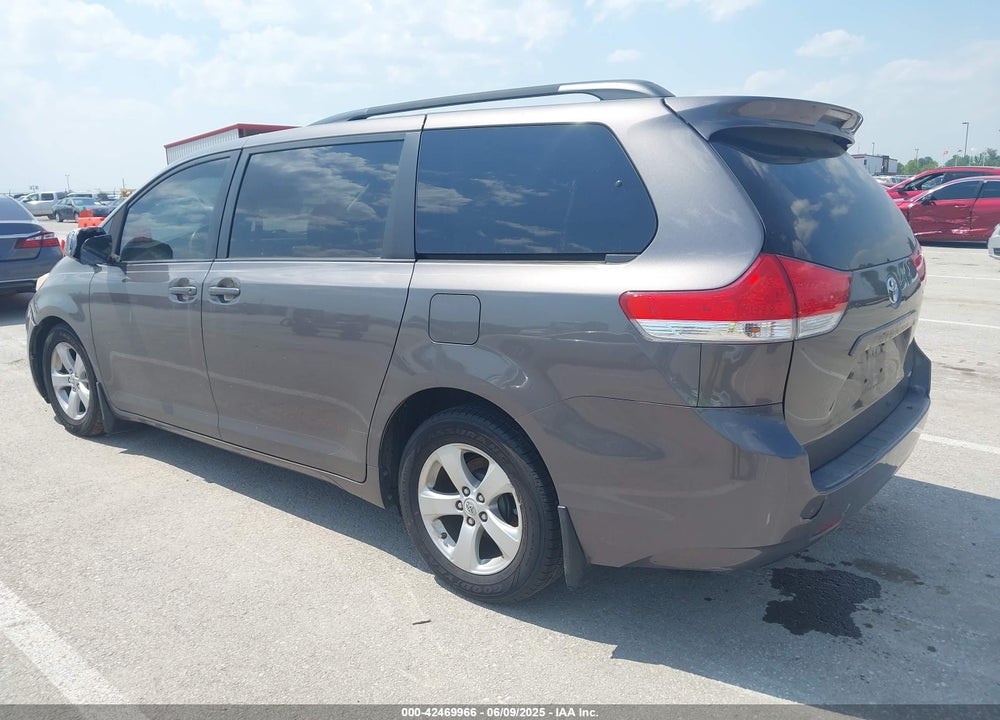 2011 TOYOTA SIENNA LE V6 VIN: 5TDKK3DC7BS136053