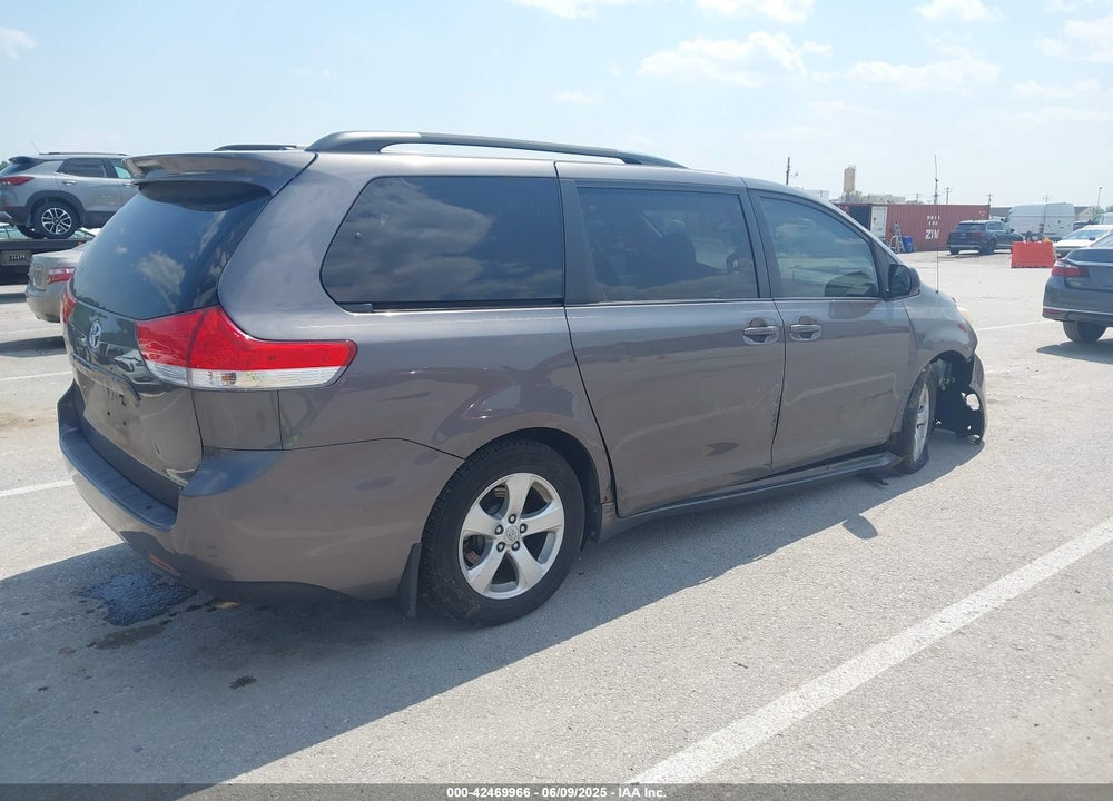 2011 TOYOTA SIENNA LE V6 VIN: 5TDKK3DC7BS136053