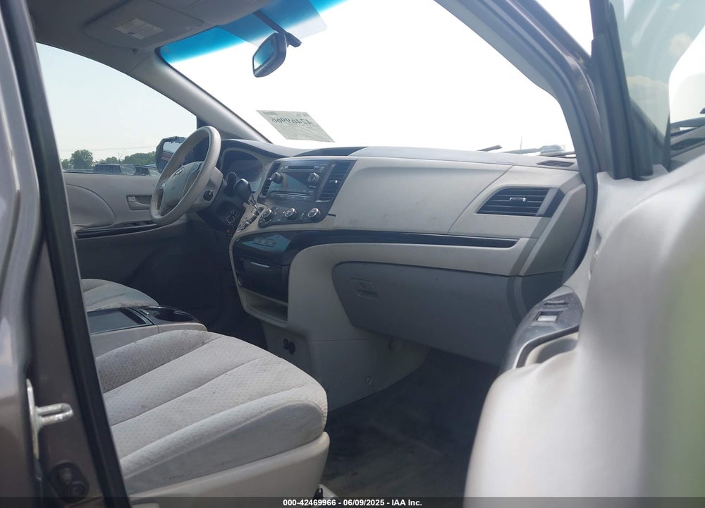2011 TOYOTA SIENNA LE V6 VIN: 5TDKK3DC7BS136053