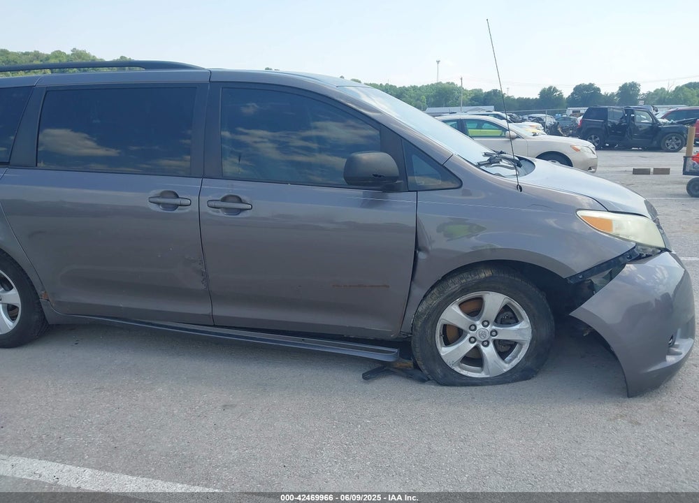 2011 TOYOTA SIENNA LE V6 VIN: 5TDKK3DC7BS136053