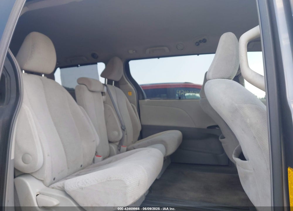 2011 TOYOTA SIENNA LE V6 VIN: 5TDKK3DC7BS136053