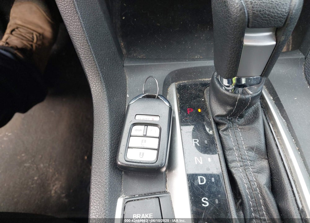 2016 HONDA CIVIC VIN: 2HGFC2F8XGH500166