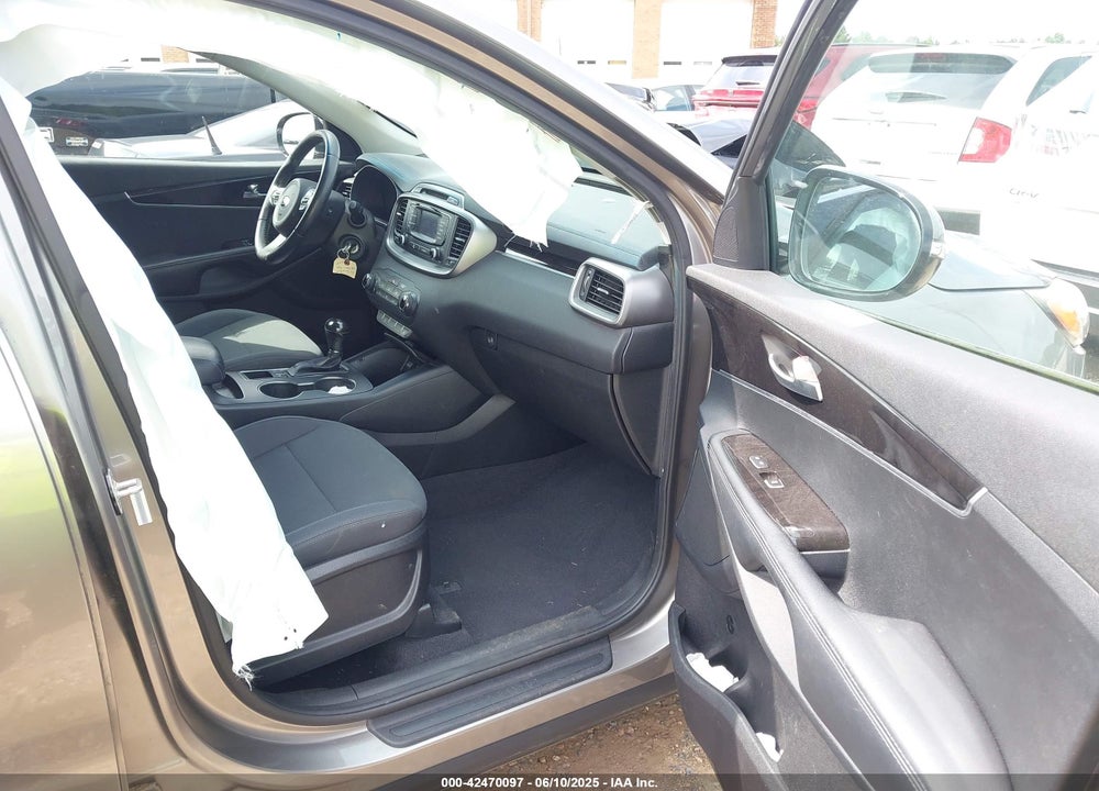 2016 KIA SORENTO VIN: 5XYPG4A34GG020203