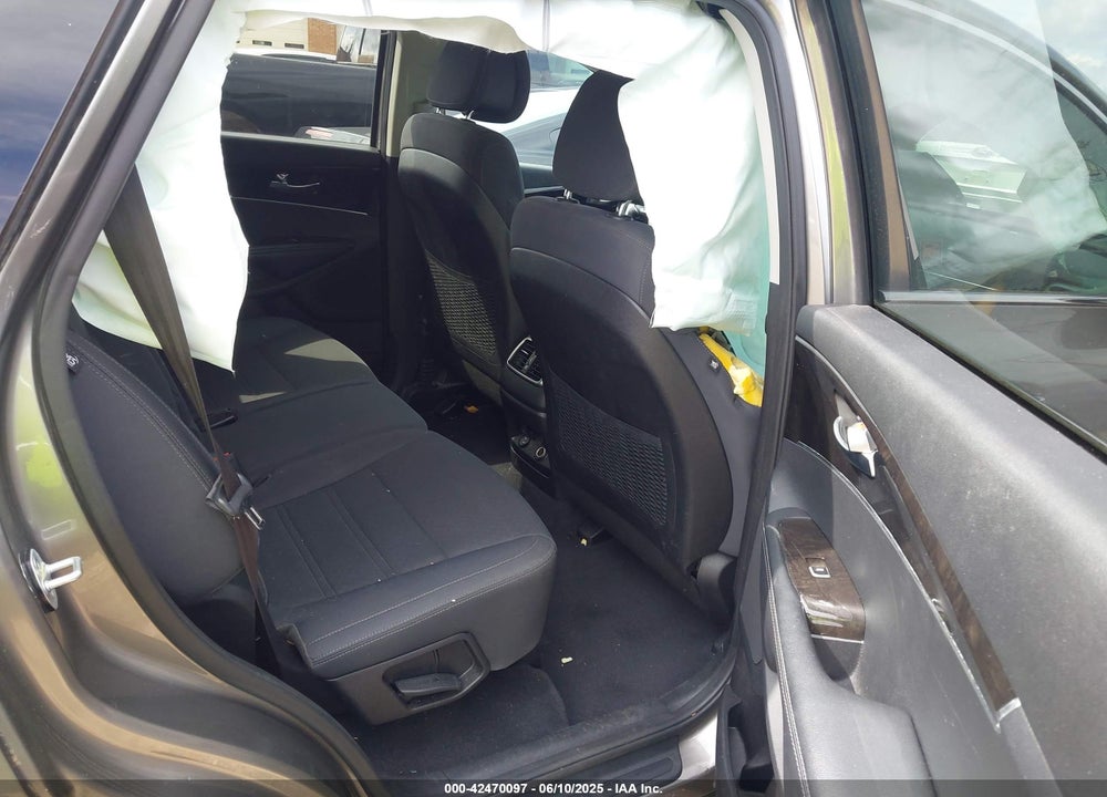 2016 KIA SORENTO VIN: 5XYPG4A34GG020203