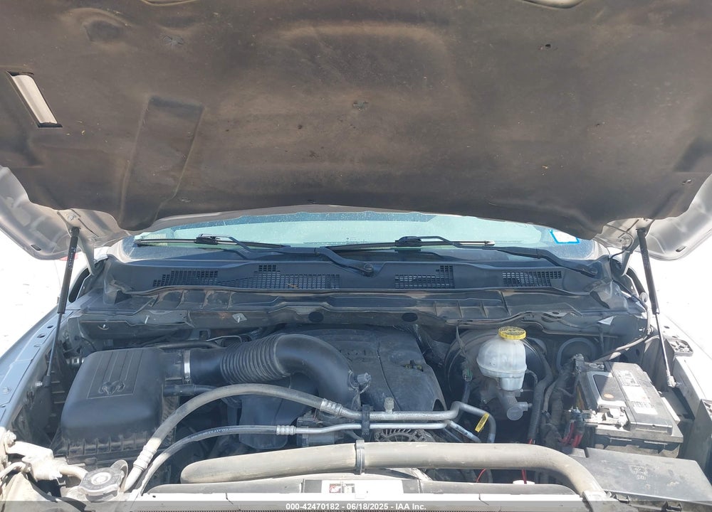 2019 RAM 1500 CLASSIC VIN: 1C6RR6LT9KS564282