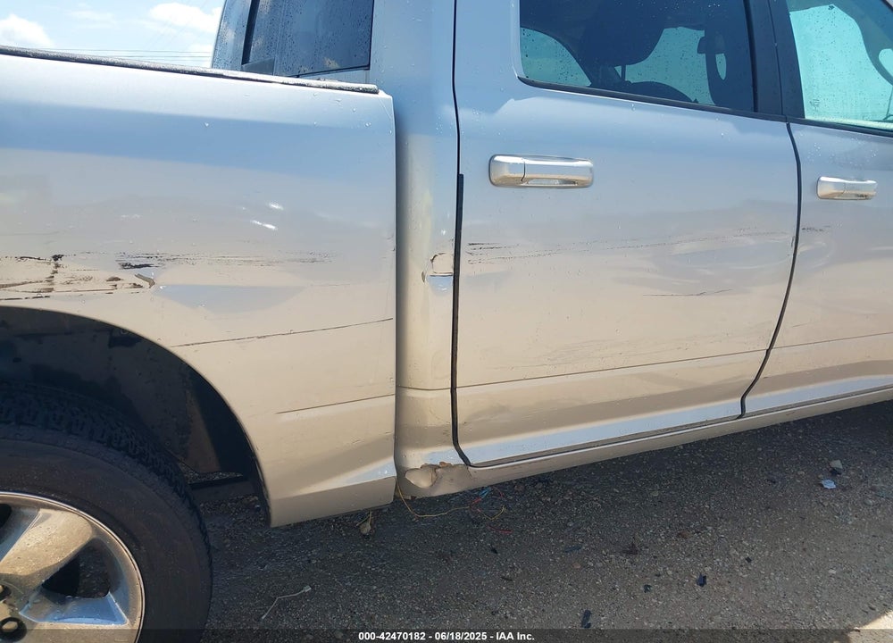 2019 RAM 1500 CLASSIC VIN: 1C6RR6LT9KS564282