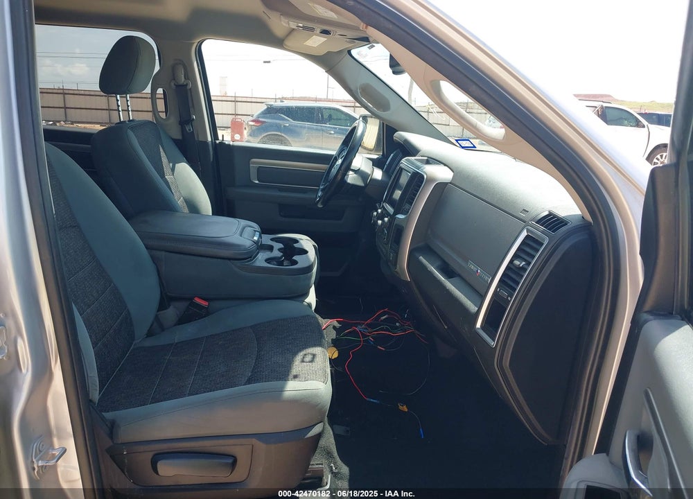 2019 RAM 1500 CLASSIC VIN: 1C6RR6LT9KS564282