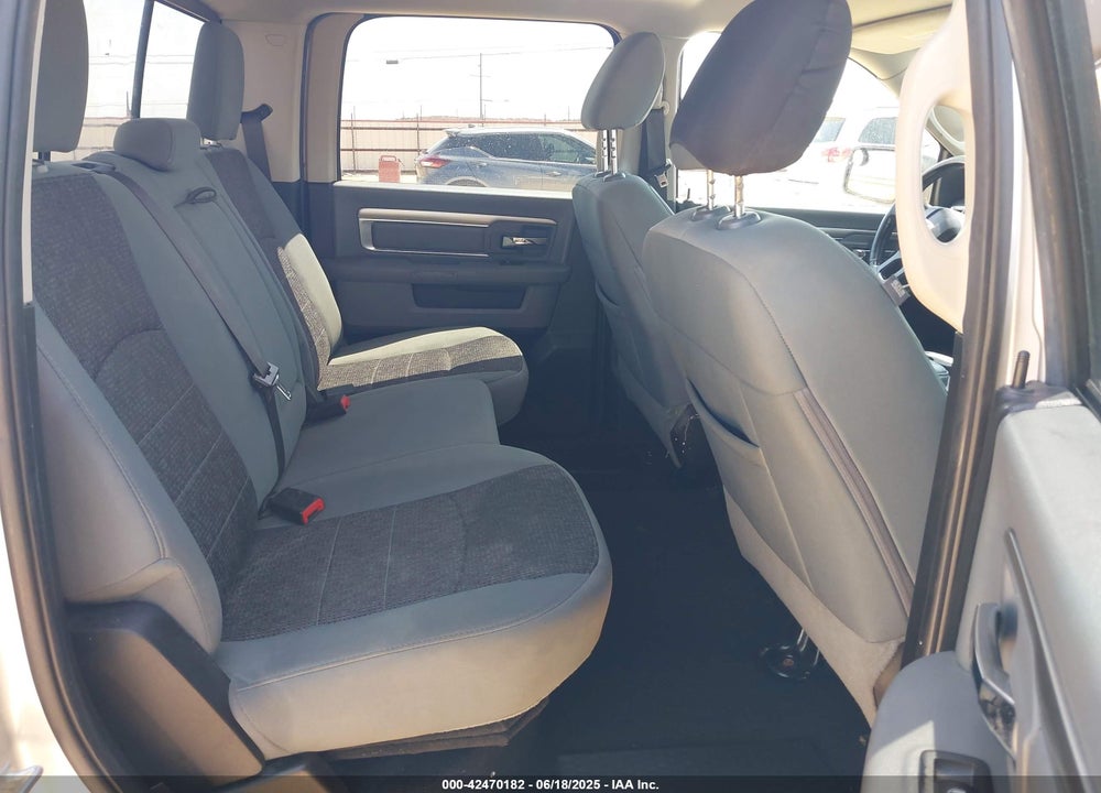 2019 RAM 1500 CLASSIC VIN: 1C6RR6LT9KS564282