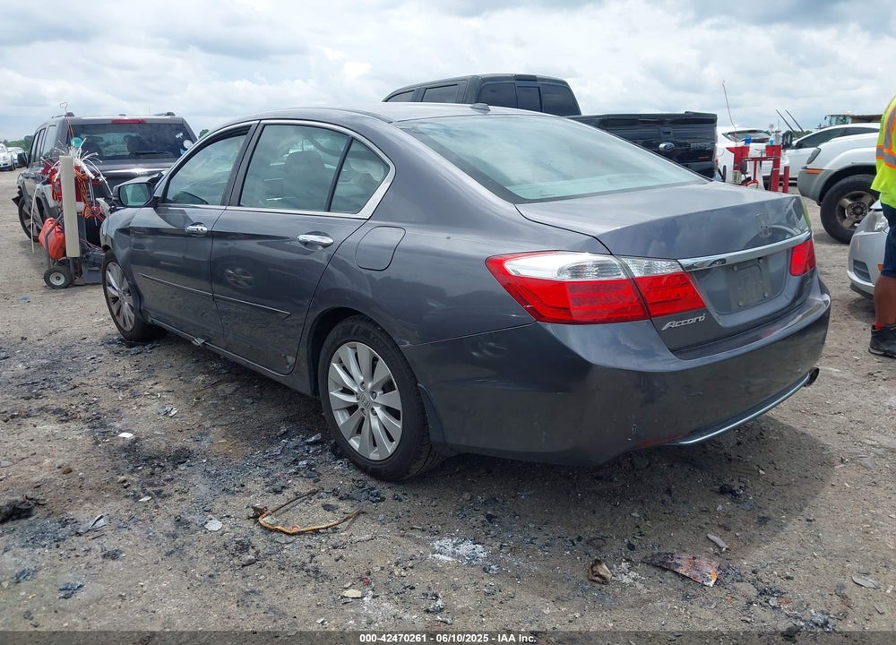 2015 HONDA ACCORD VIN: 1HGCR2F82FA272839