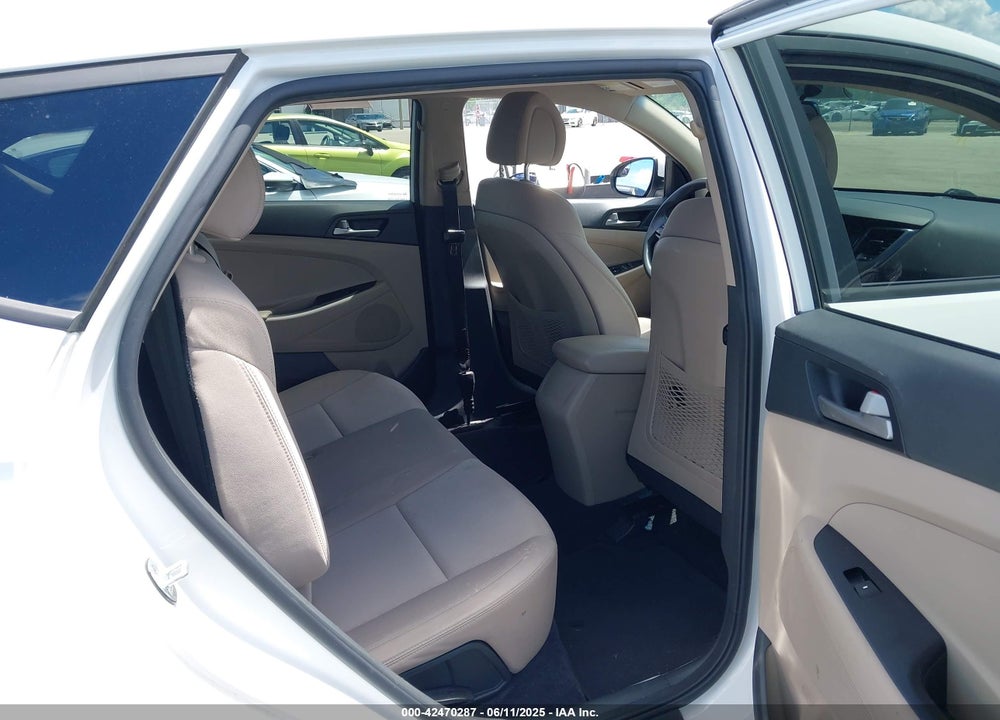 2018 HYUNDAI TUCSON SE VIN: KM8J23A48JU812380