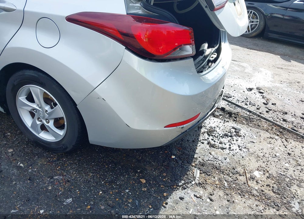 2015 HYUNDAI ELANTRA VIN: 5NPDH4AE7FH554062