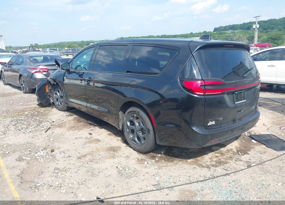 2022 CHRYSLER PACIFICA HYBRID TOURING L VIN: 2C4RC1L72NR173562