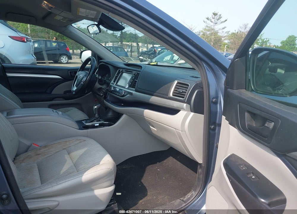 2017 TOYOTA HIGHLANDER VIN: 5TDBZRFH7HS360925
