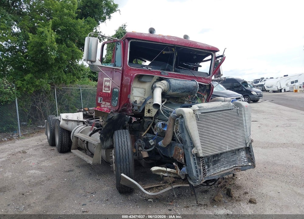 2000 FREIGHTLINER FLD FLD120 VIN: 1FUYDSEBXYLF32293