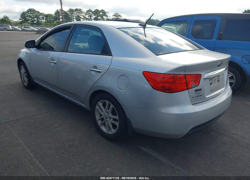 2011 KIA FORTE VIN: KNAFU4A24B5354192