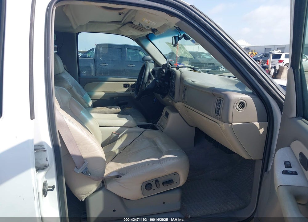 2001 CHEVROLET TAHOE LT VIN: 1GNEC13T61R112072