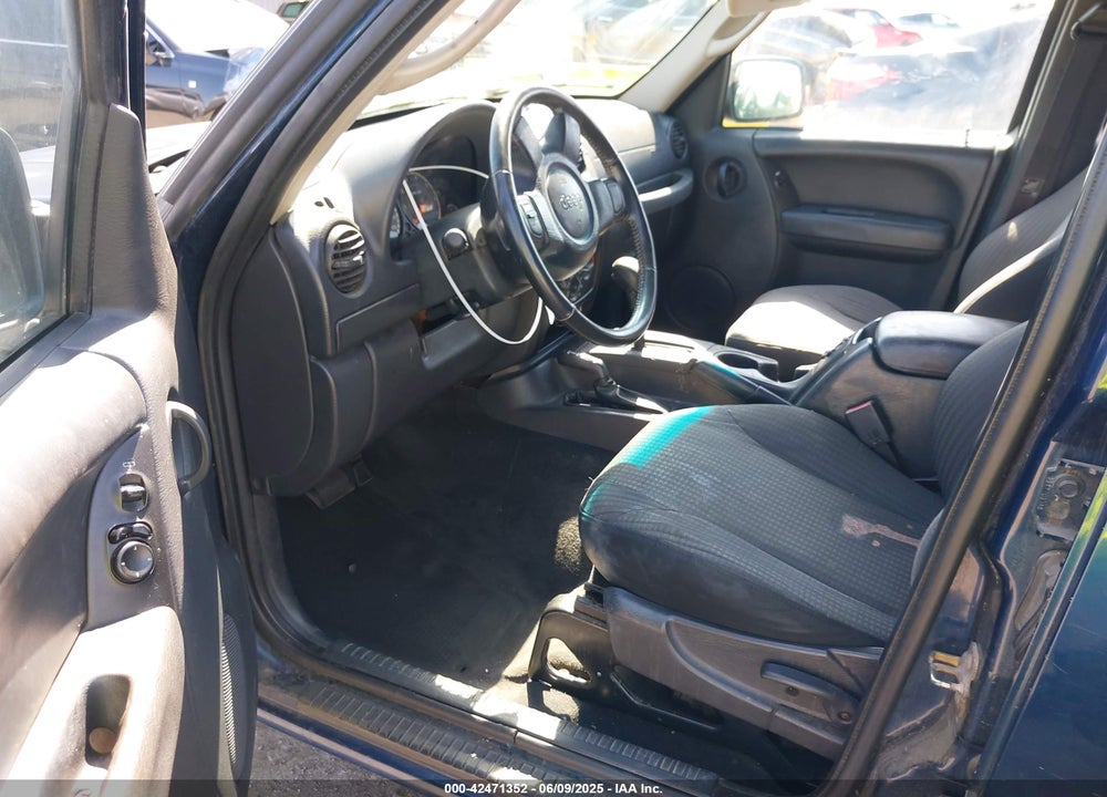 2004 JEEP LIBERTY SPORT VIN: 1J4GL48K14W324929