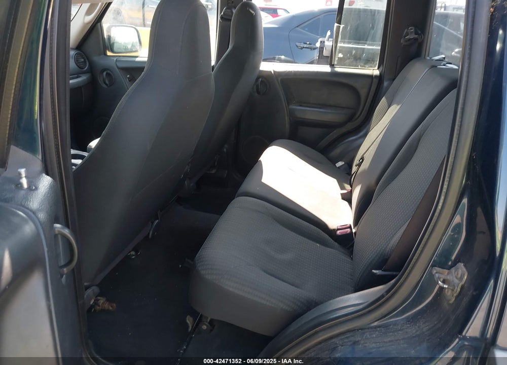 2004 JEEP LIBERTY SPORT VIN: 1J4GL48K14W324929