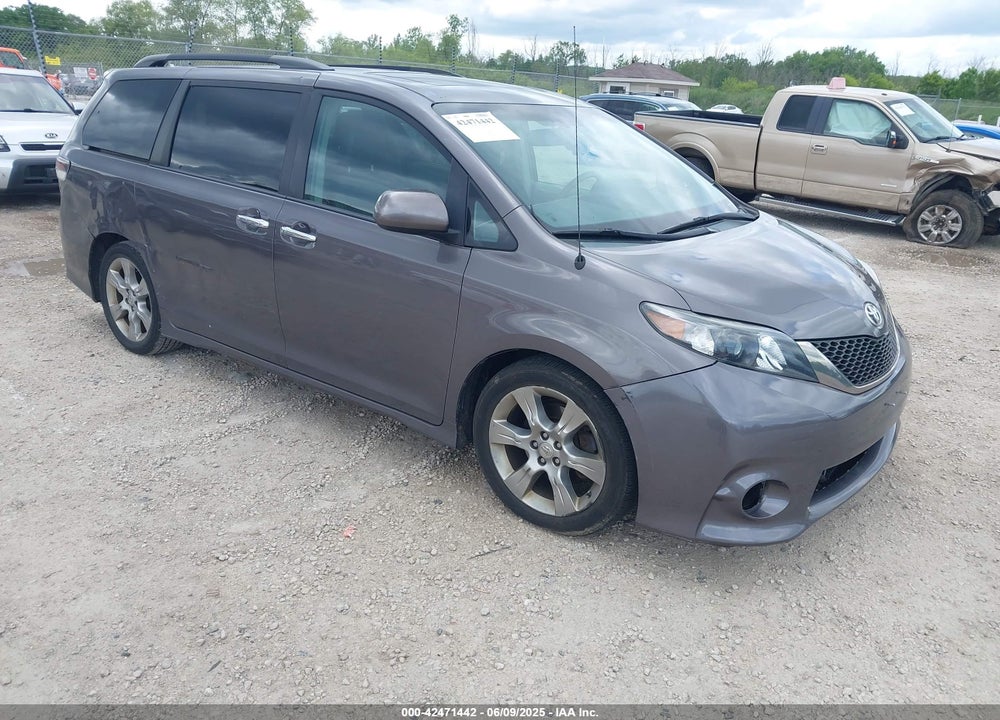 2013 TOYOTA SIENNA SE 8 PASSENGER VIN: 5TDXK3DC4DS362835