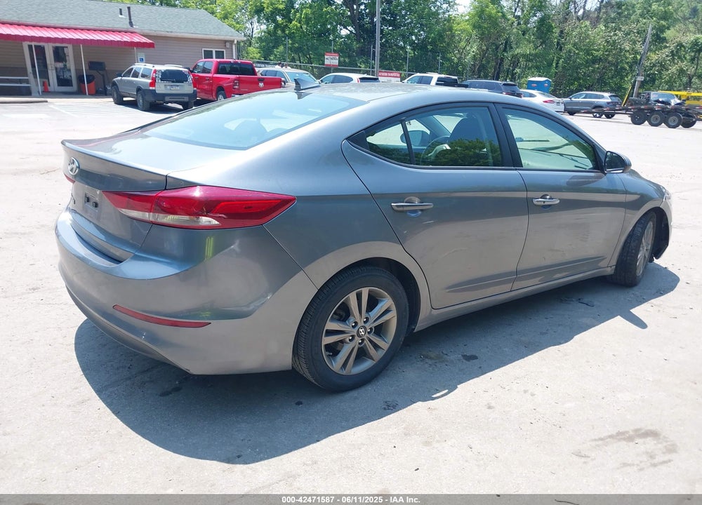 2018 HYUNDAI ELANTRA VIN: 5NPD84LF9JH300142