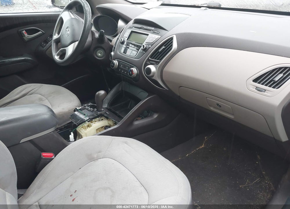 2010 HYUNDAI TUCSON VIN: KM8JT3AC3AU079630