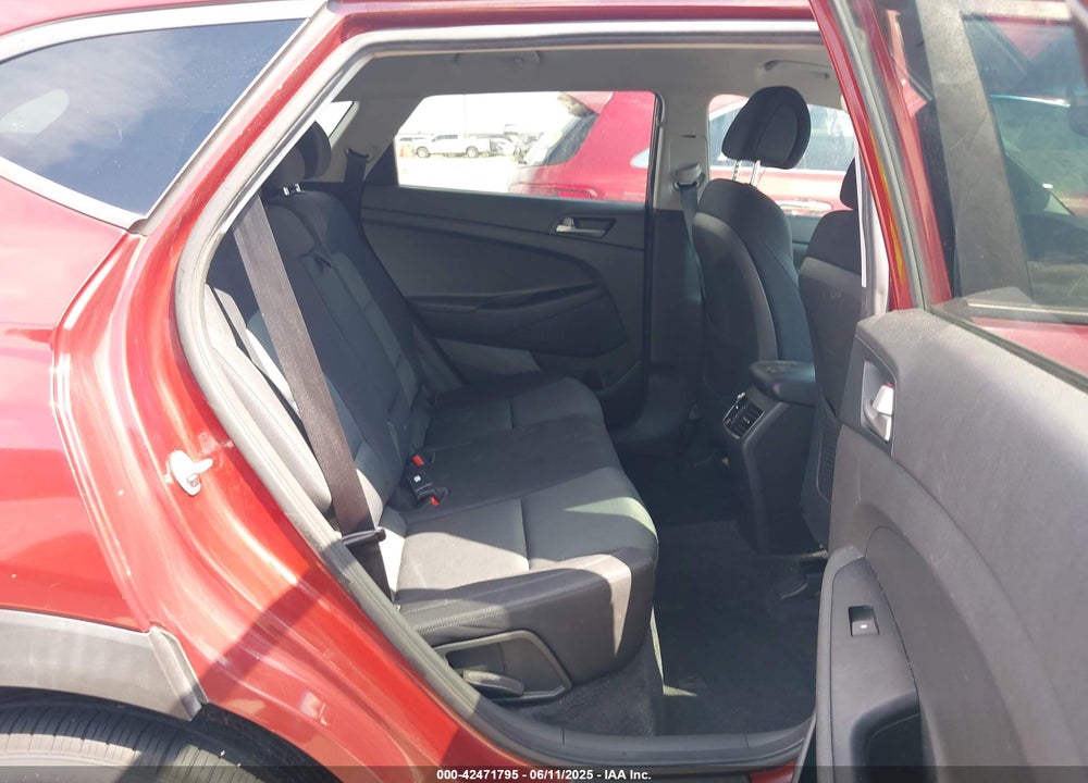 2018 HYUNDAI TUCSON VIN: KM8J33AL1JU800561