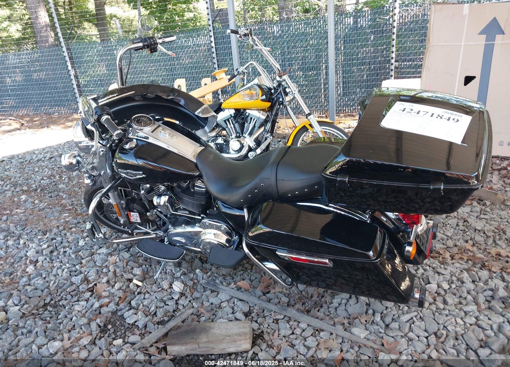 2022 HARLEY-DAVIDSON FLHR VIN: 1HD1FBC17NB600611