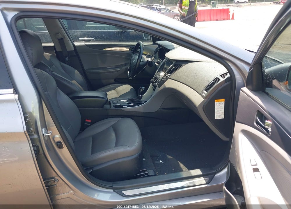 2014 HYUNDAI SONATA HYBRID VIN: KMHEC4A4XEA116079