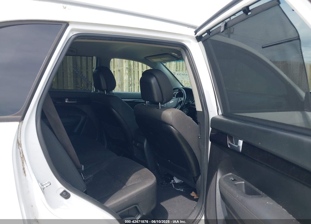 2014 KIA SORENTO VIN: 5XYKTCA63EG524801
