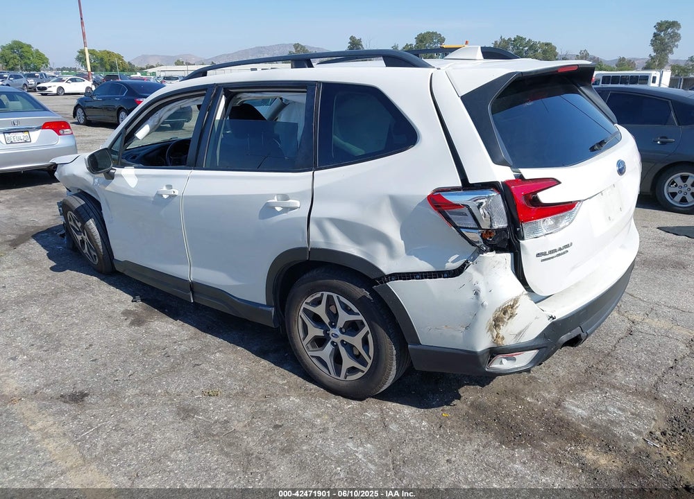 2020 SUBARU FORESTER VIN: JF2SKAJC8LH569025