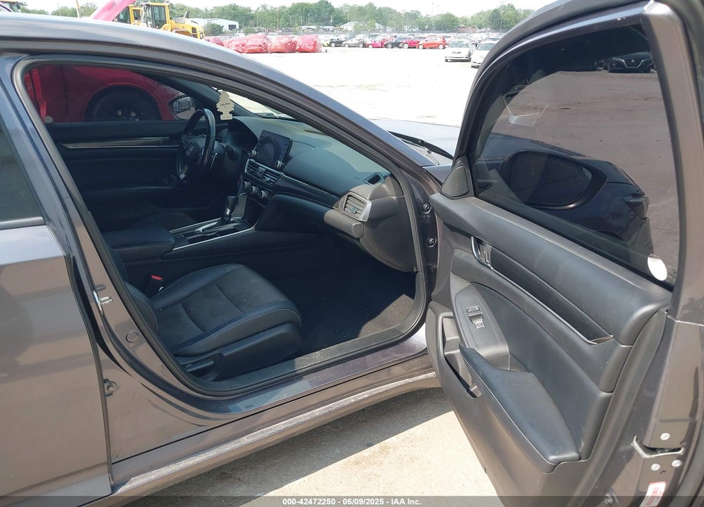 2018 HONDA ACCORD VIN: 1HGCV1F3XJA097940