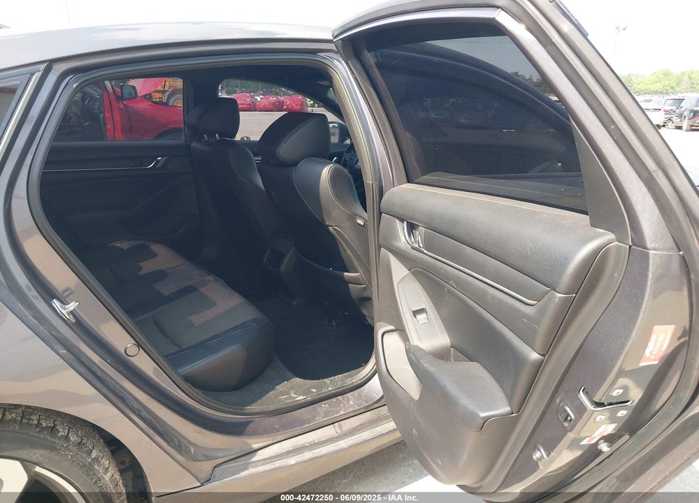 2018 HONDA ACCORD VIN: 1HGCV1F3XJA097940