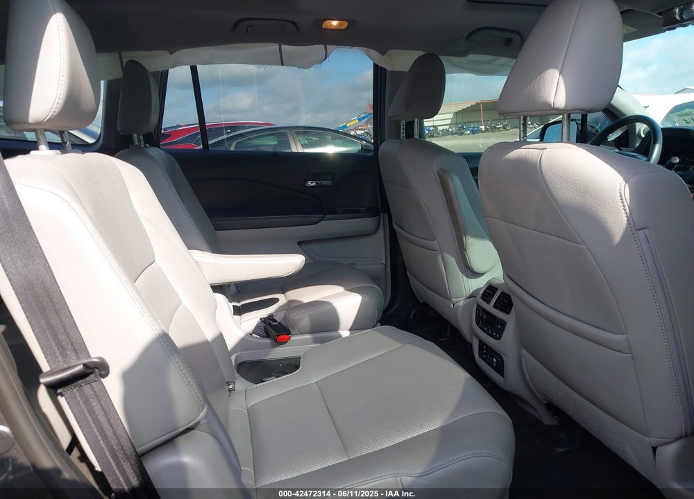 2017 HONDA PILOT VIN: 5FNYF6H05HB020704